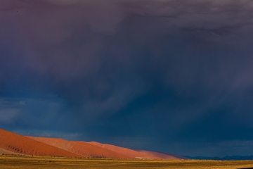 Regenwolken über Sossusvlei