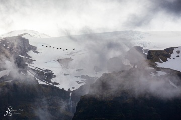 Vorbei am Gebirge